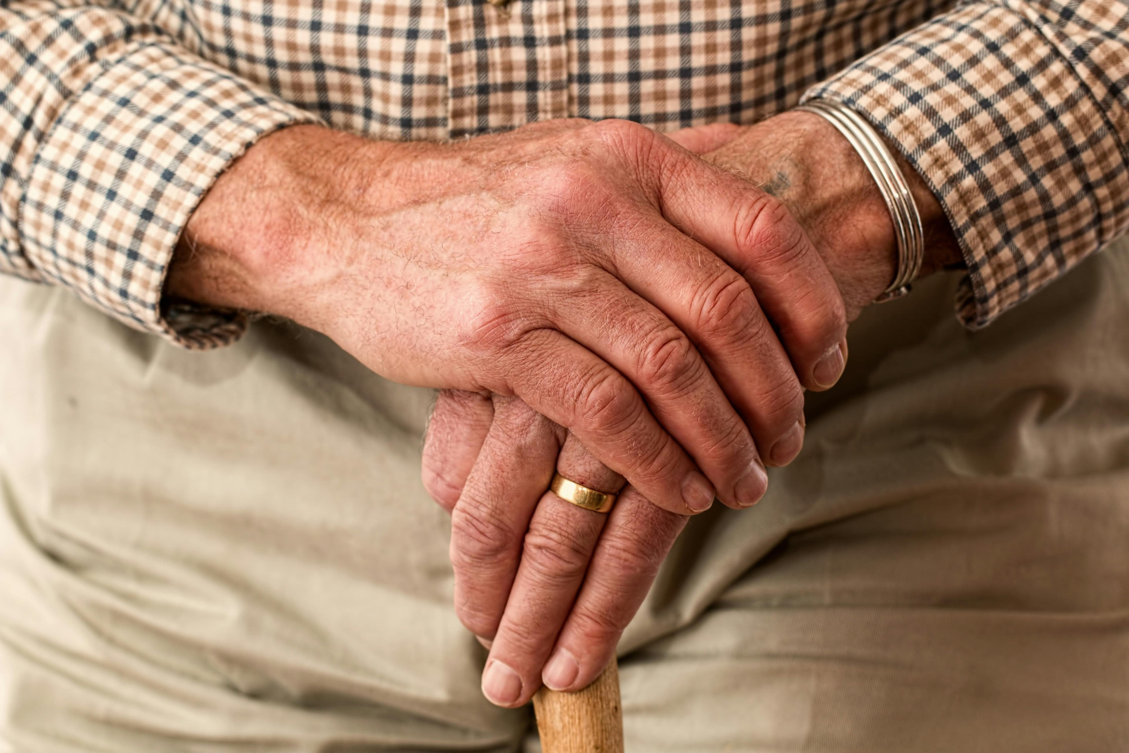 When to Step In: Early Signs Your Parent Needs Support